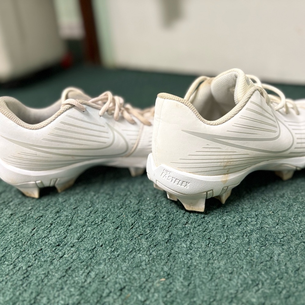 Woman’s Nike White Softball Cleats